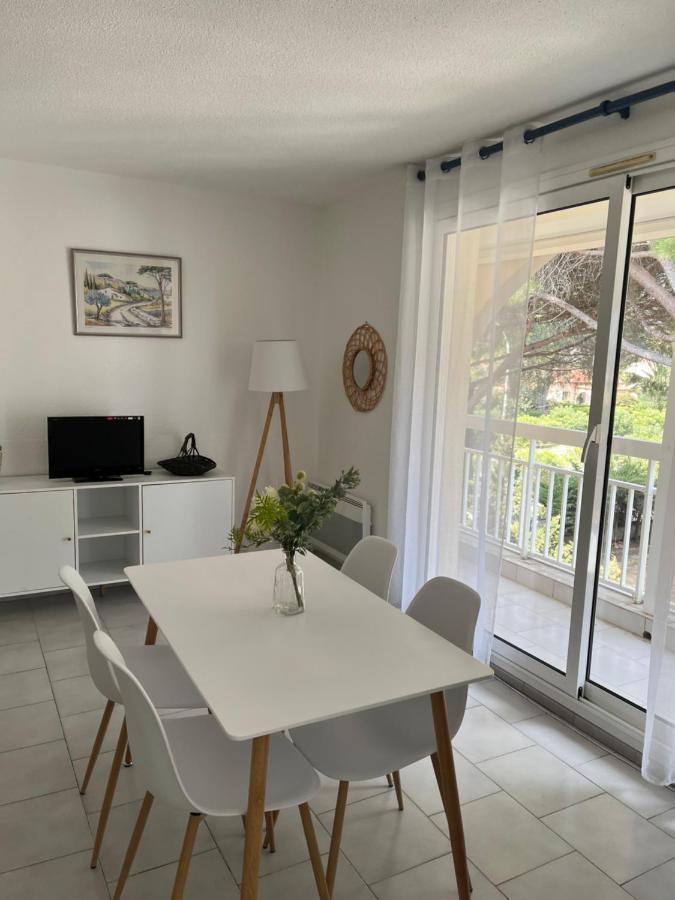 Superbe Appartement Cosy Vue Mer Pieds Dans L'Eau 카발레르쉬르메르 외부 사진